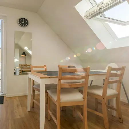 Merlin Ausguck - Familienfreundliche Dachgeschosswohnung Mit Morgensonne Marienfelde